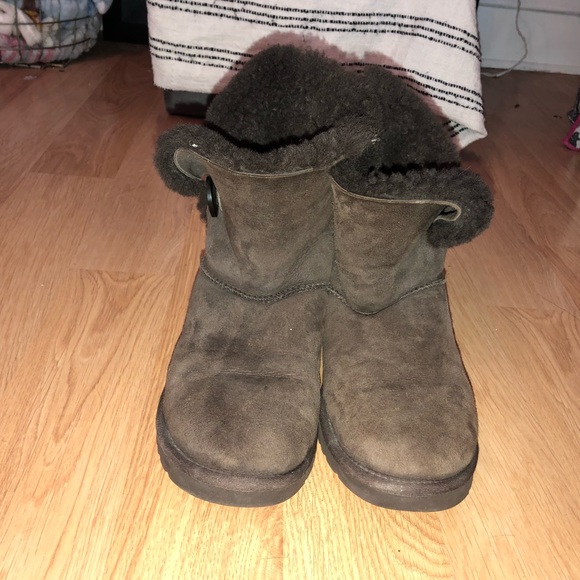 Brown bailey button UGGs I - Picture 1 of 4